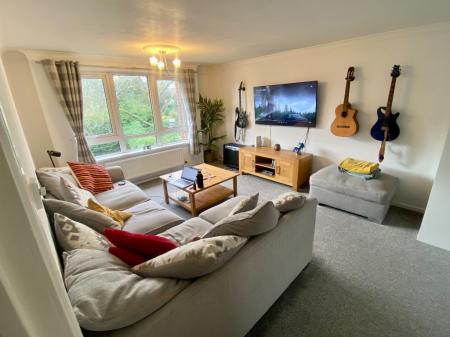 Flat Woodfield Close in Birmingham