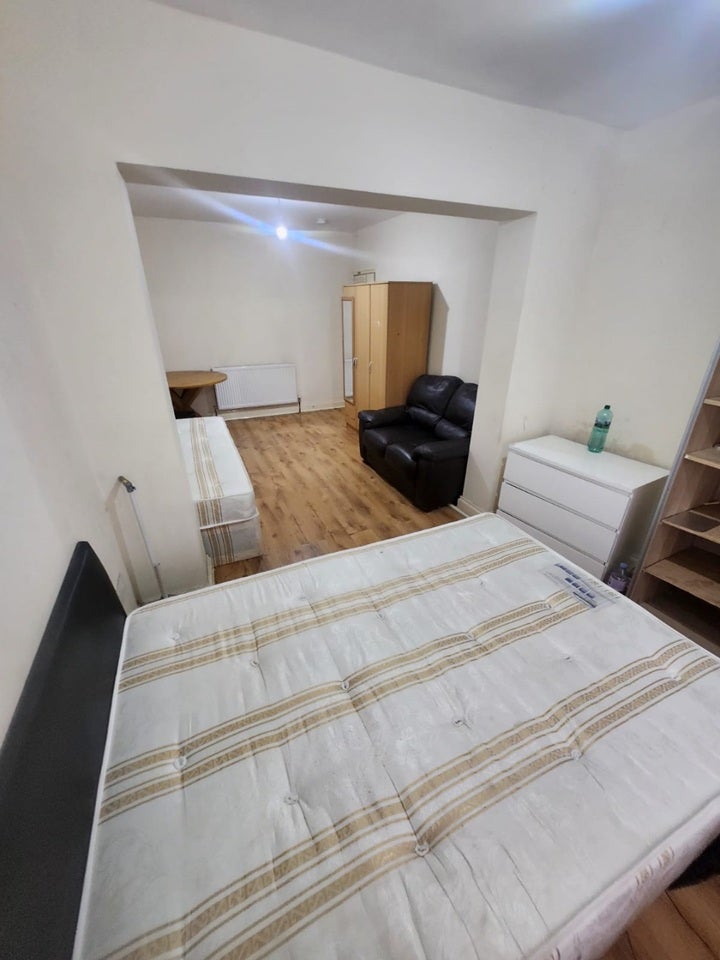 Room Beechwood Avenue in Greater London
