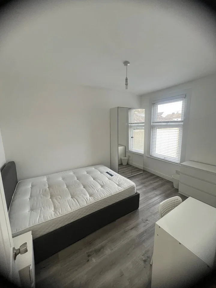 Room Balmoral Road in Gillingham