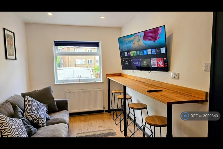 Room Thackeray Road in Southampton