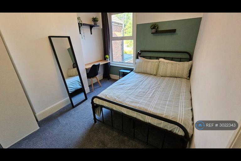 Room Thackeray Road in Southampton