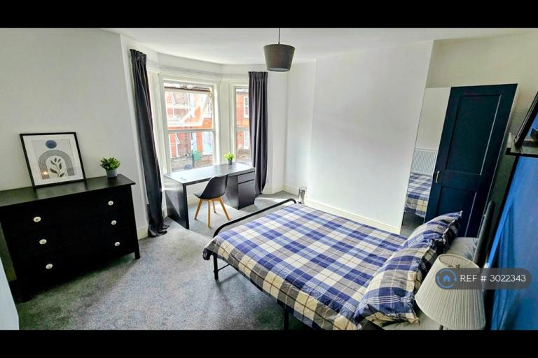 Room Thackeray Road in Southampton
