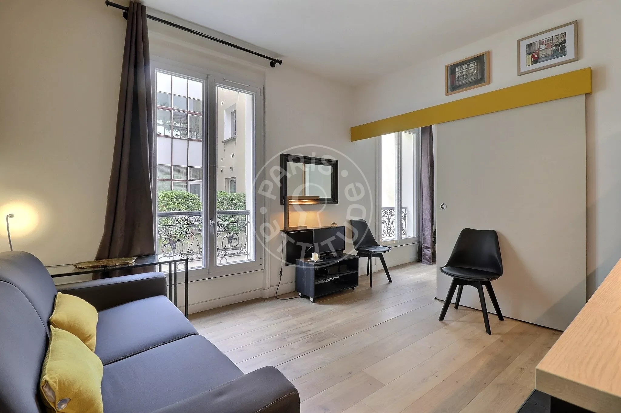 Flat Cour Quellard in Paris
