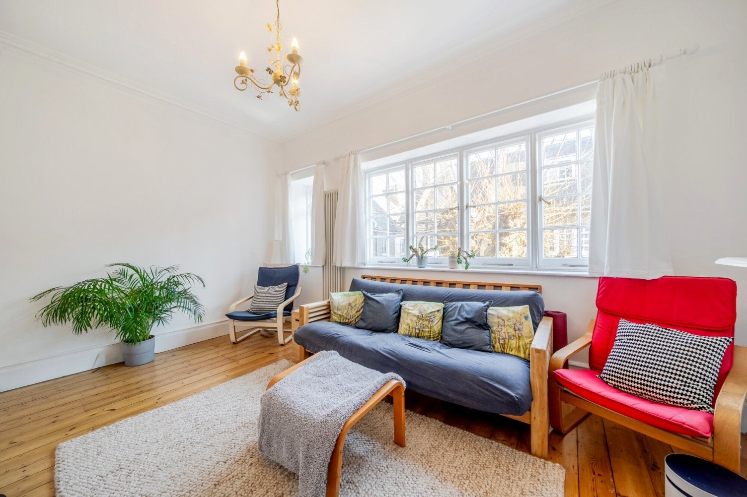 House Woodland Crescent in Greater London