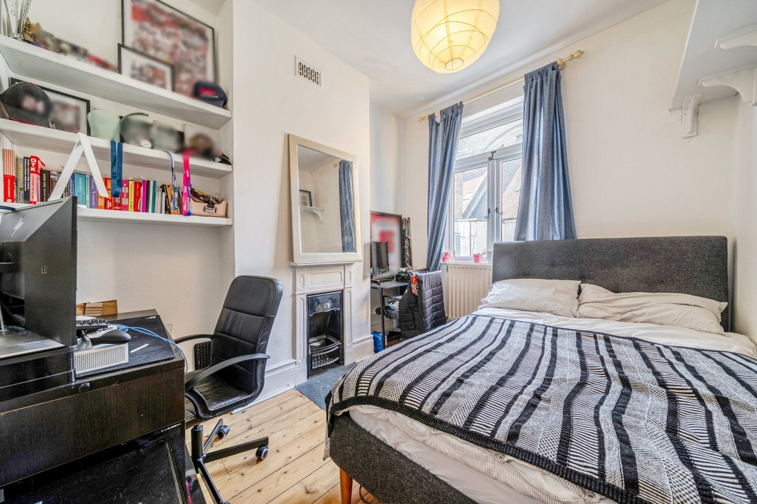 House Woodland Crescent in Greater London