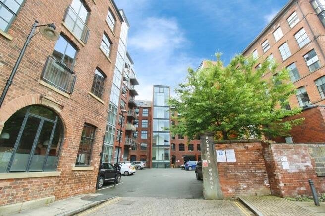 Flat Neptune Street in Leeds