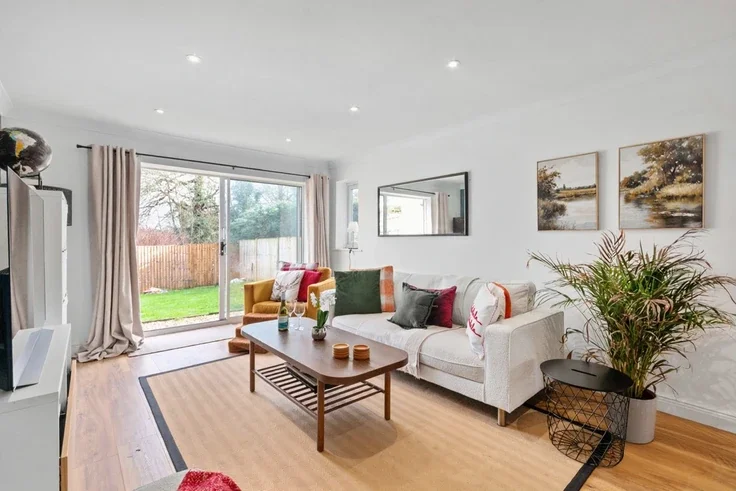 House Stapleton Close in Marlow