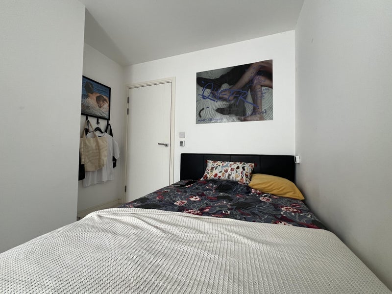 Room Blondin Way in Greater London