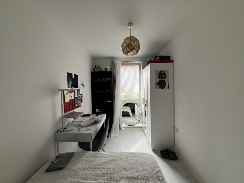 Room Blondin Way in Greater London