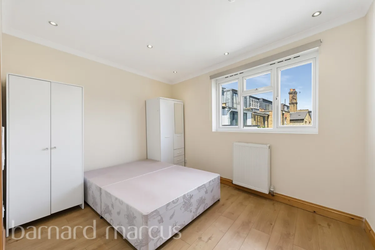 Flat Chiswick High Road in Greater London