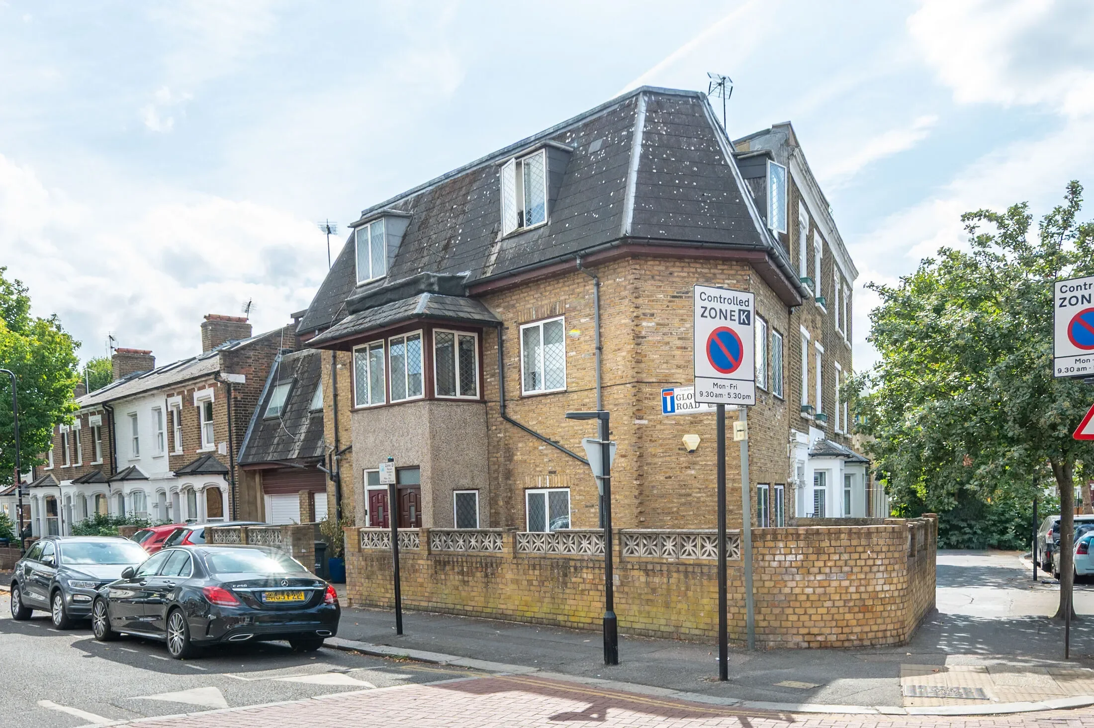 Flat Acton Lane in Greater London