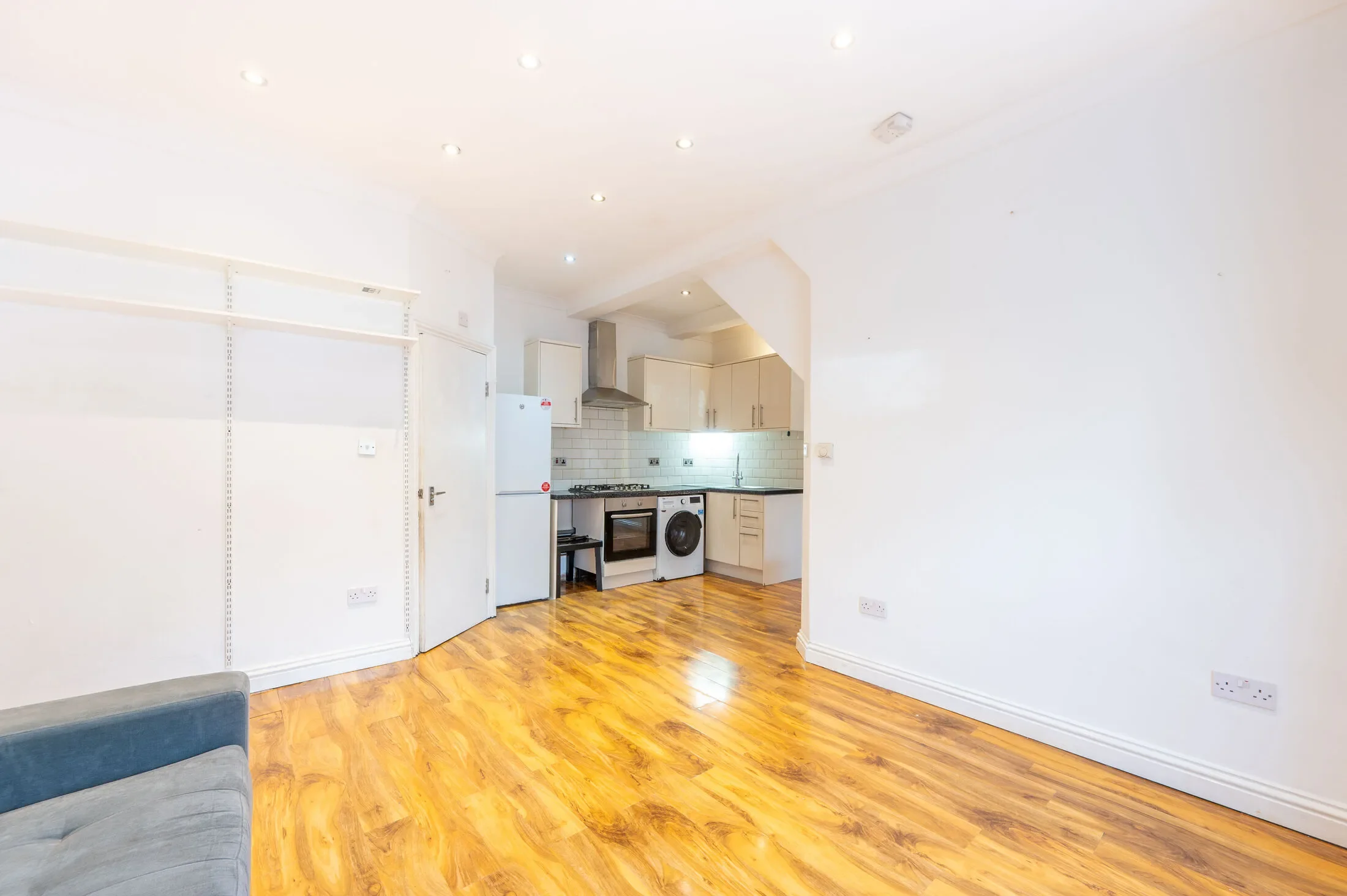 Flat Acton Lane in Greater London