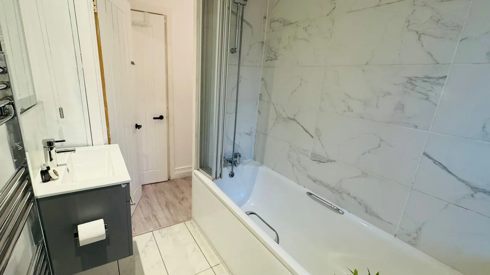 Flat Risdon Street in Greater London