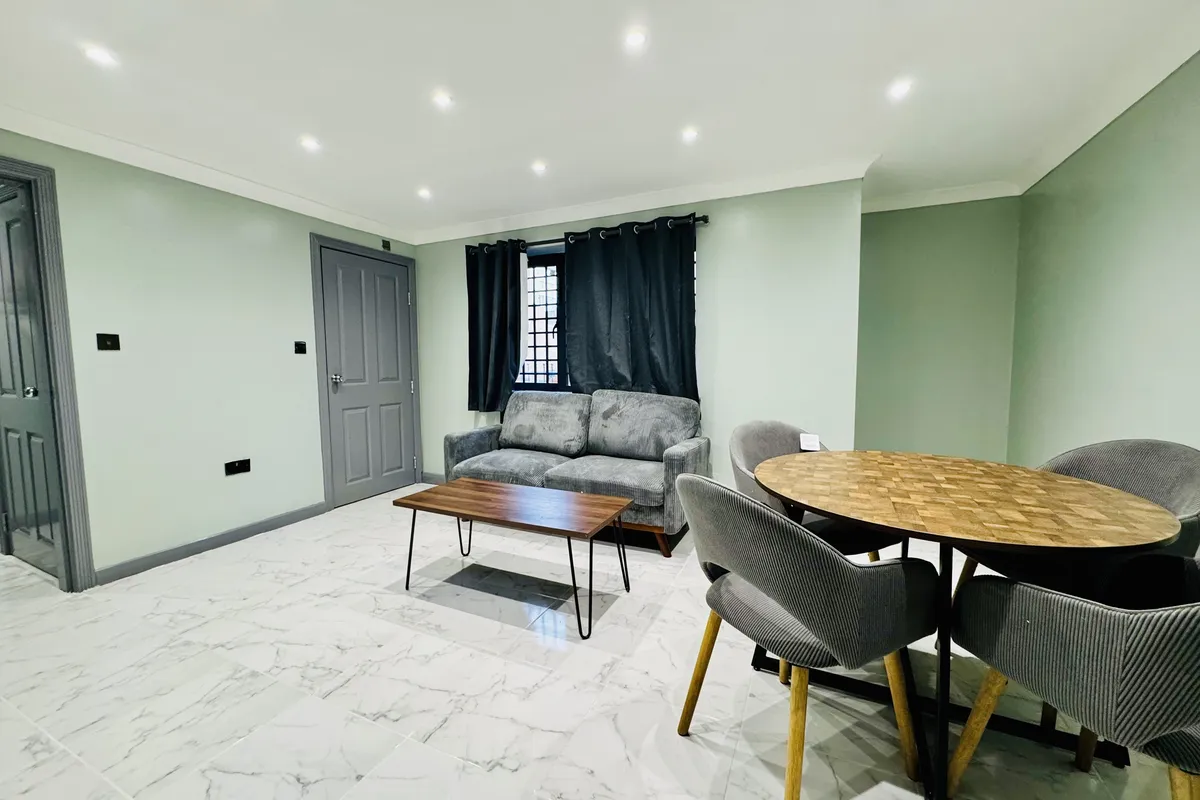 Flat Chequers Lane in Wellingborough