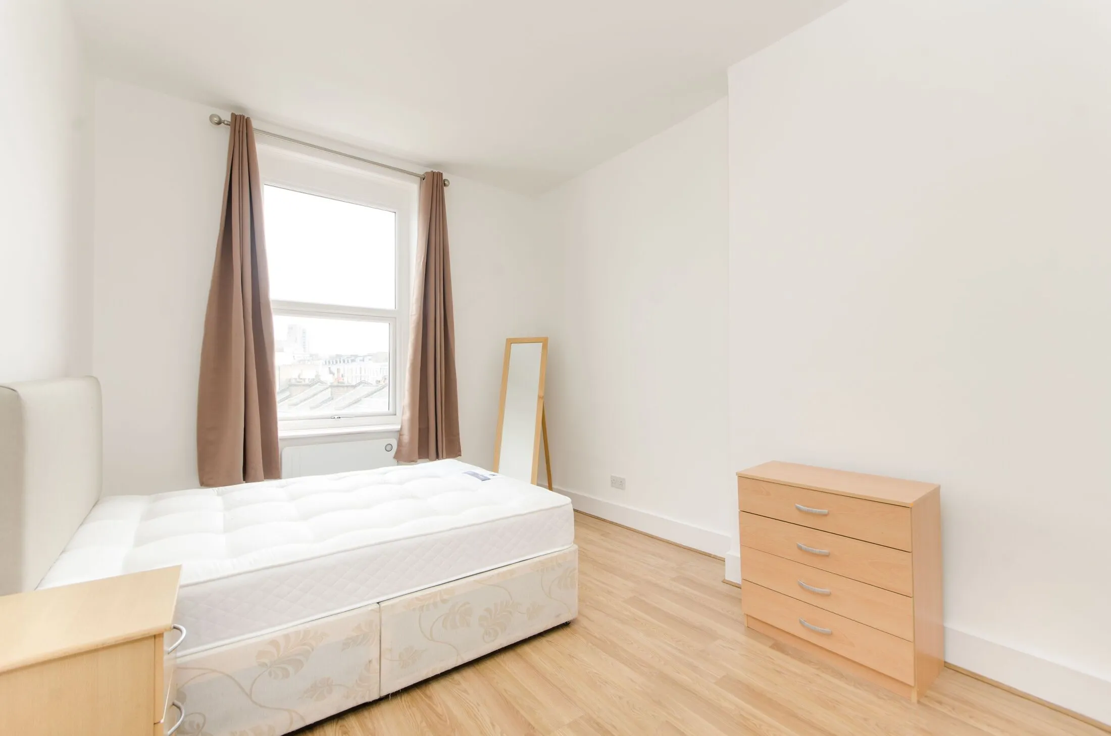 Flat Trebovir Road in Greater London