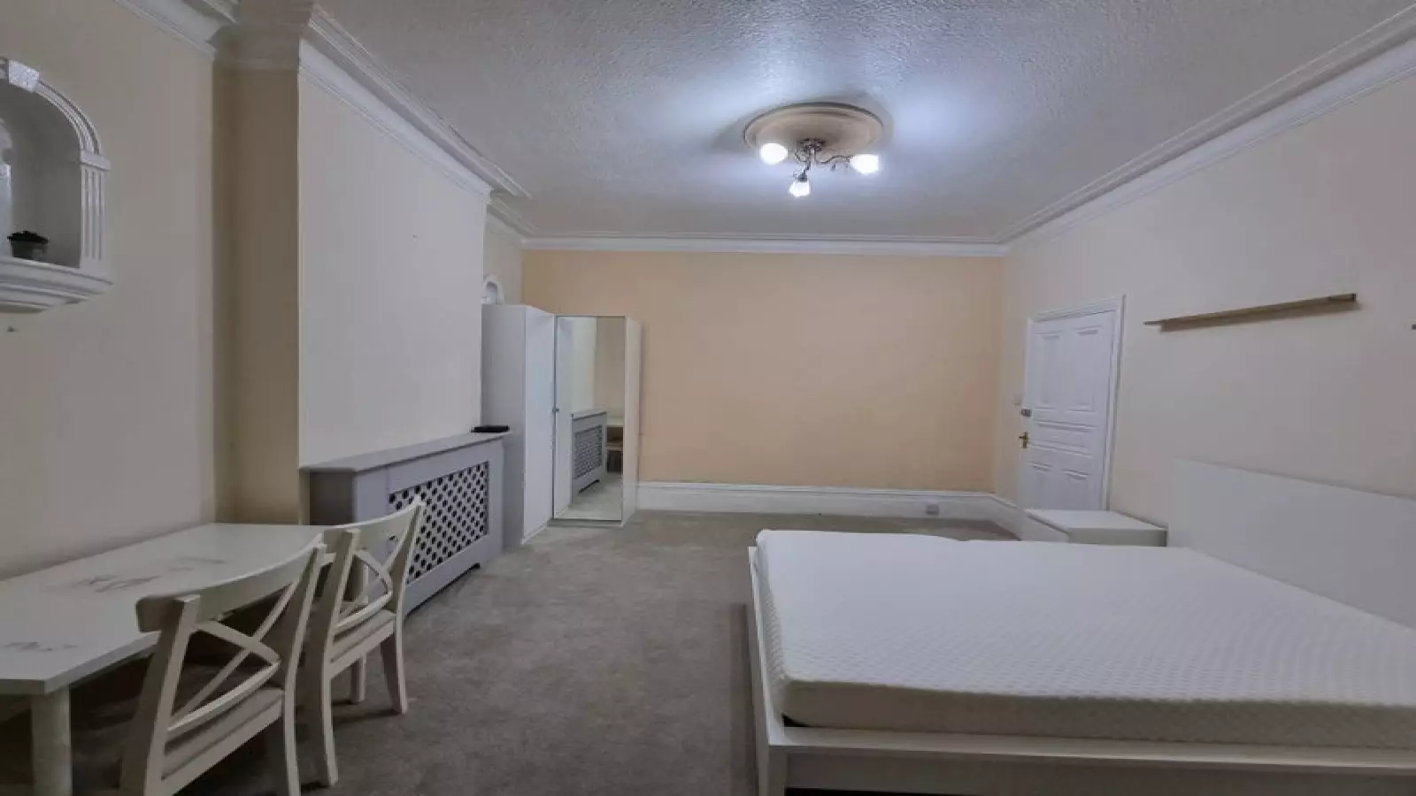 Flat Addiscombe Road in Greater London