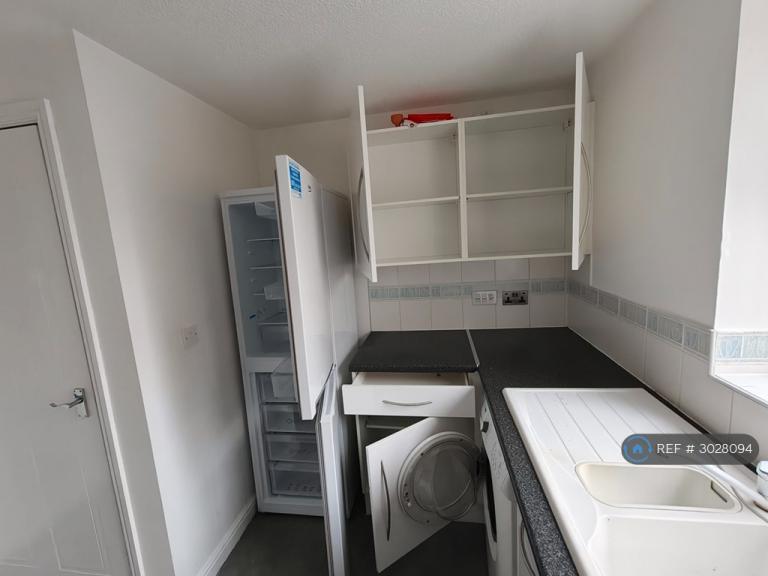 Flat Banyard Close in Cheltenham