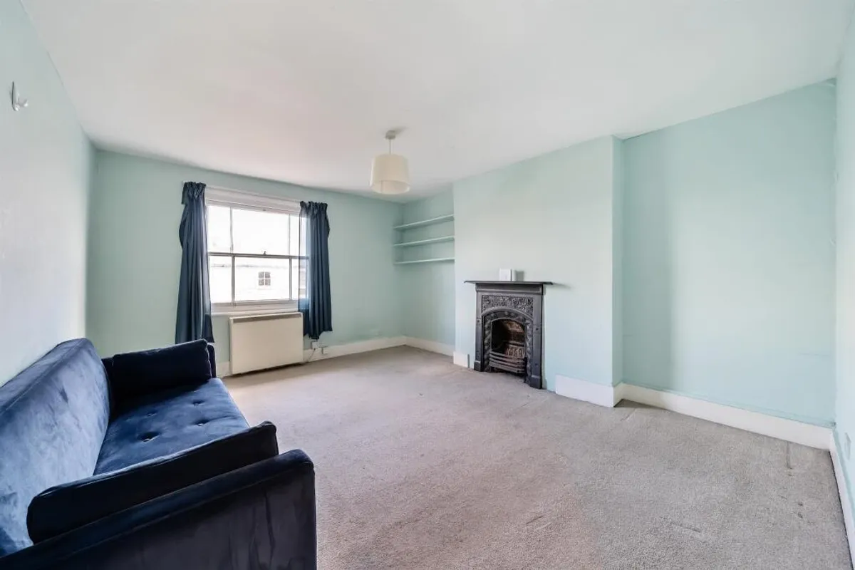 Flat Durand Gardens in Greater London