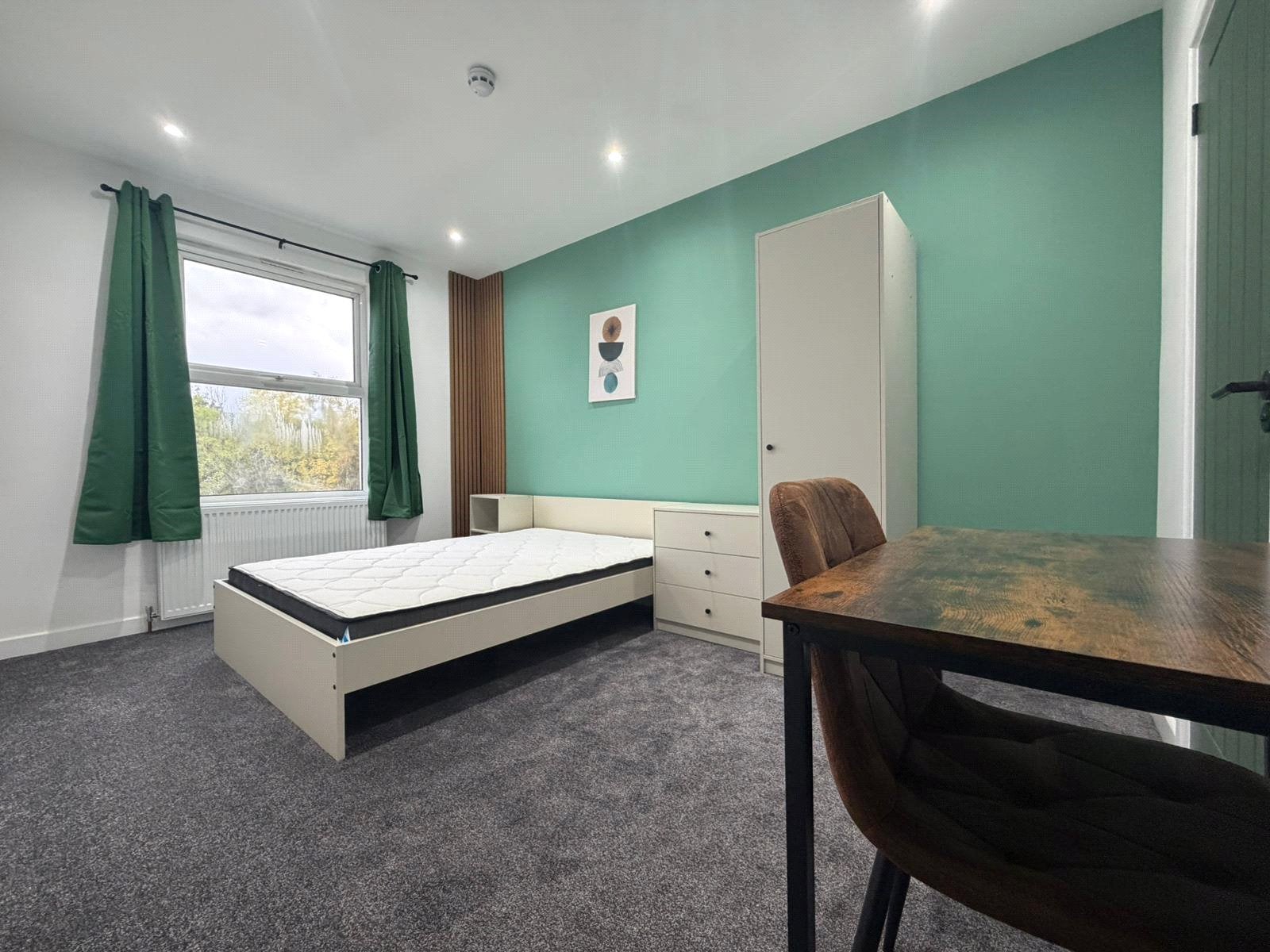 Room Weston Road in Guildford