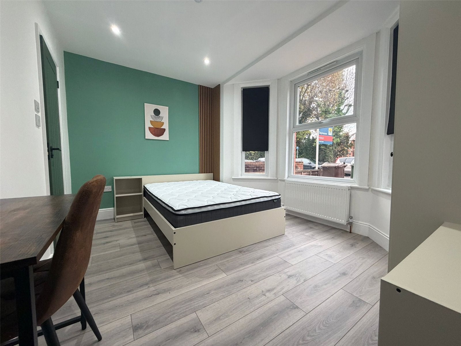 Room Weston Road in Guildford