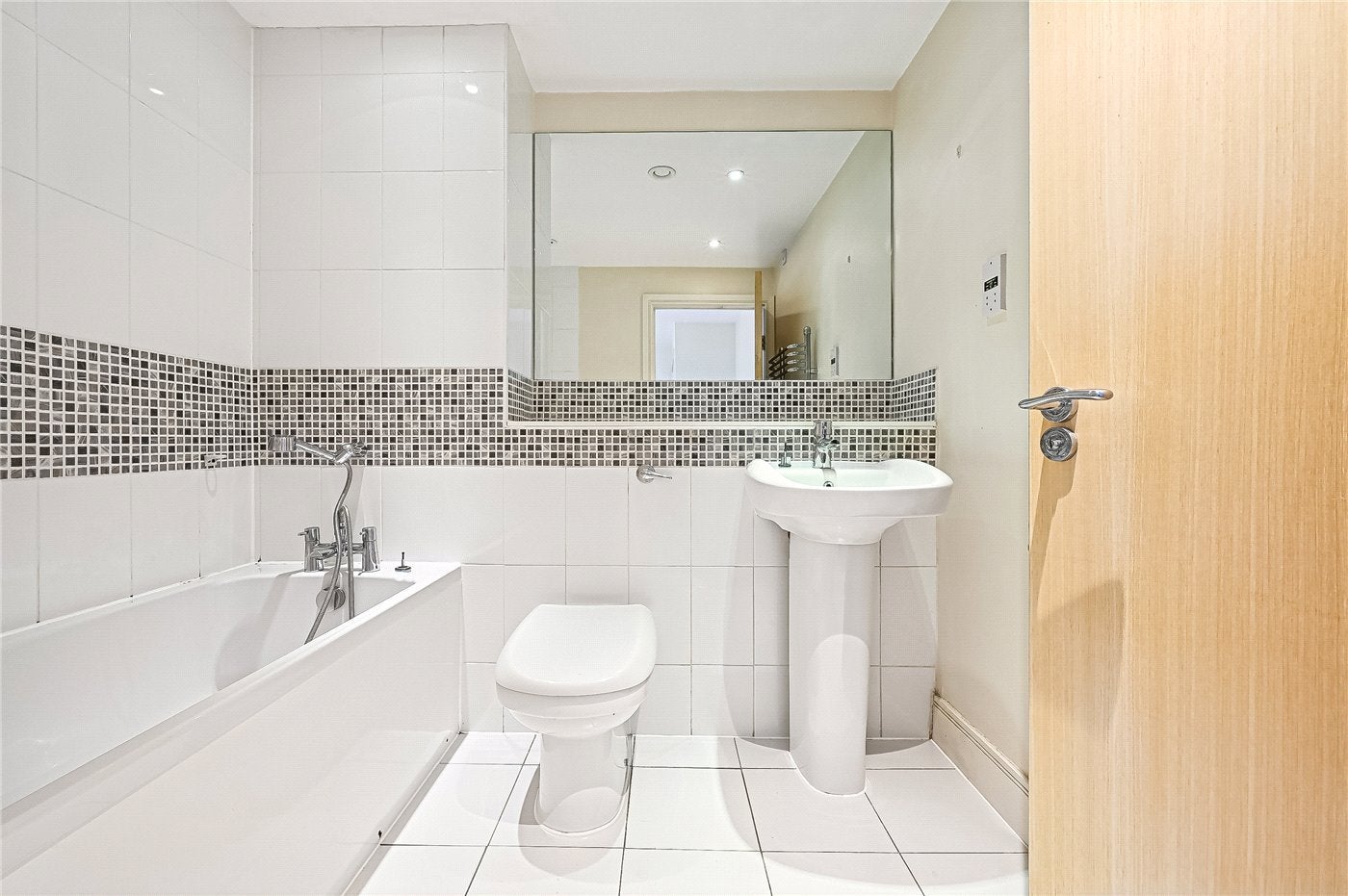 Flat Albemarle Road in Greater London