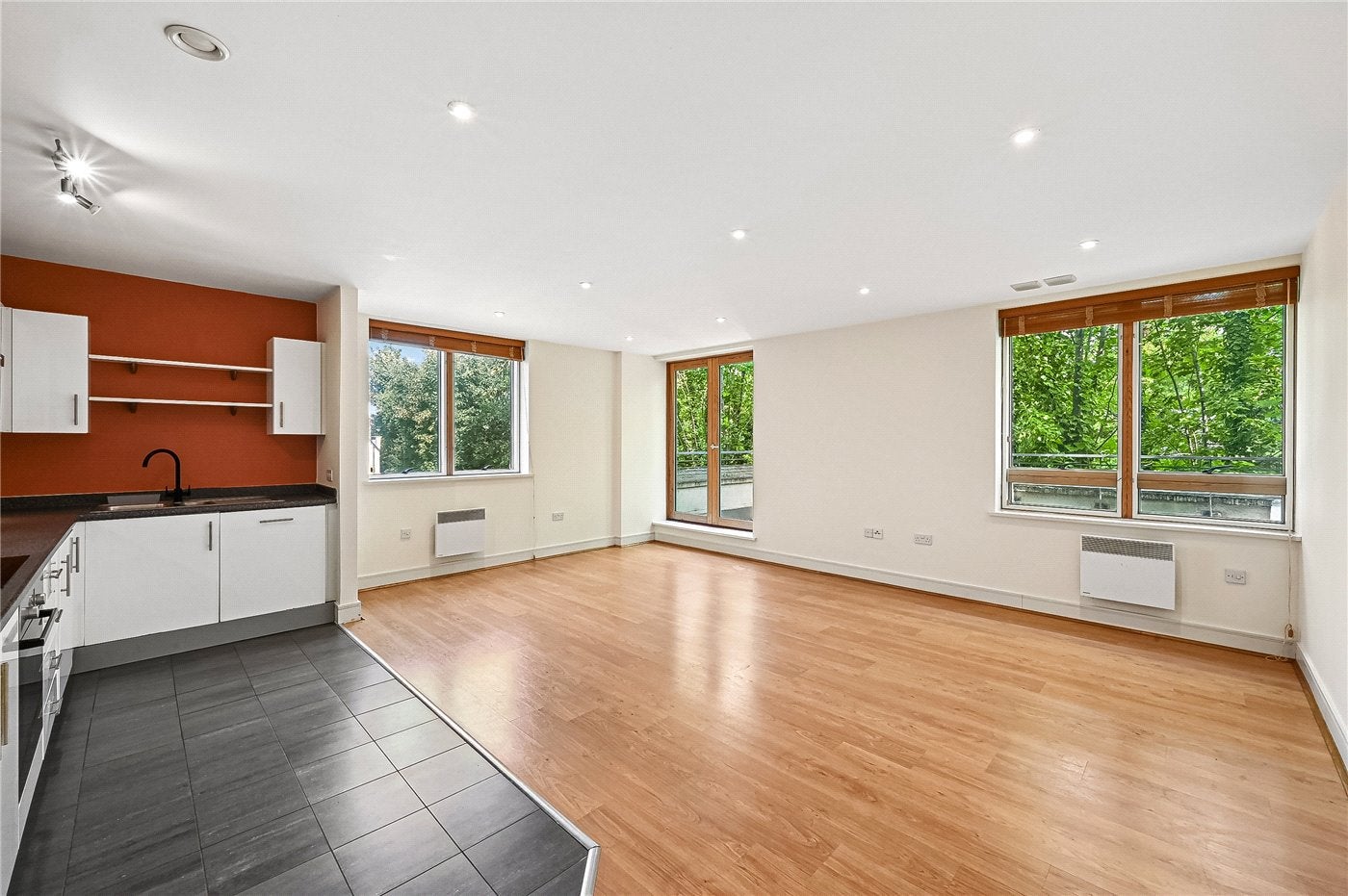 Flat Albemarle Road in Greater London
