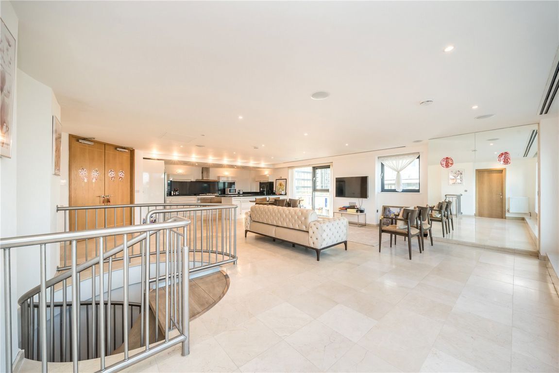 Flat Millharbour in Greater London