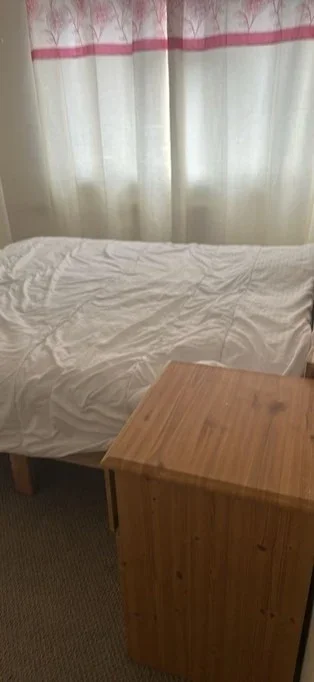 Room Henbane Path in Greater London