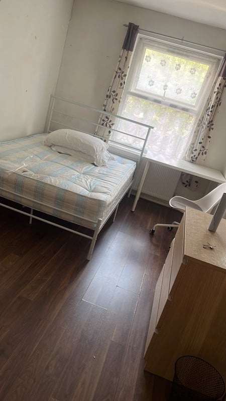 Room Mossington Gardens in Greater London