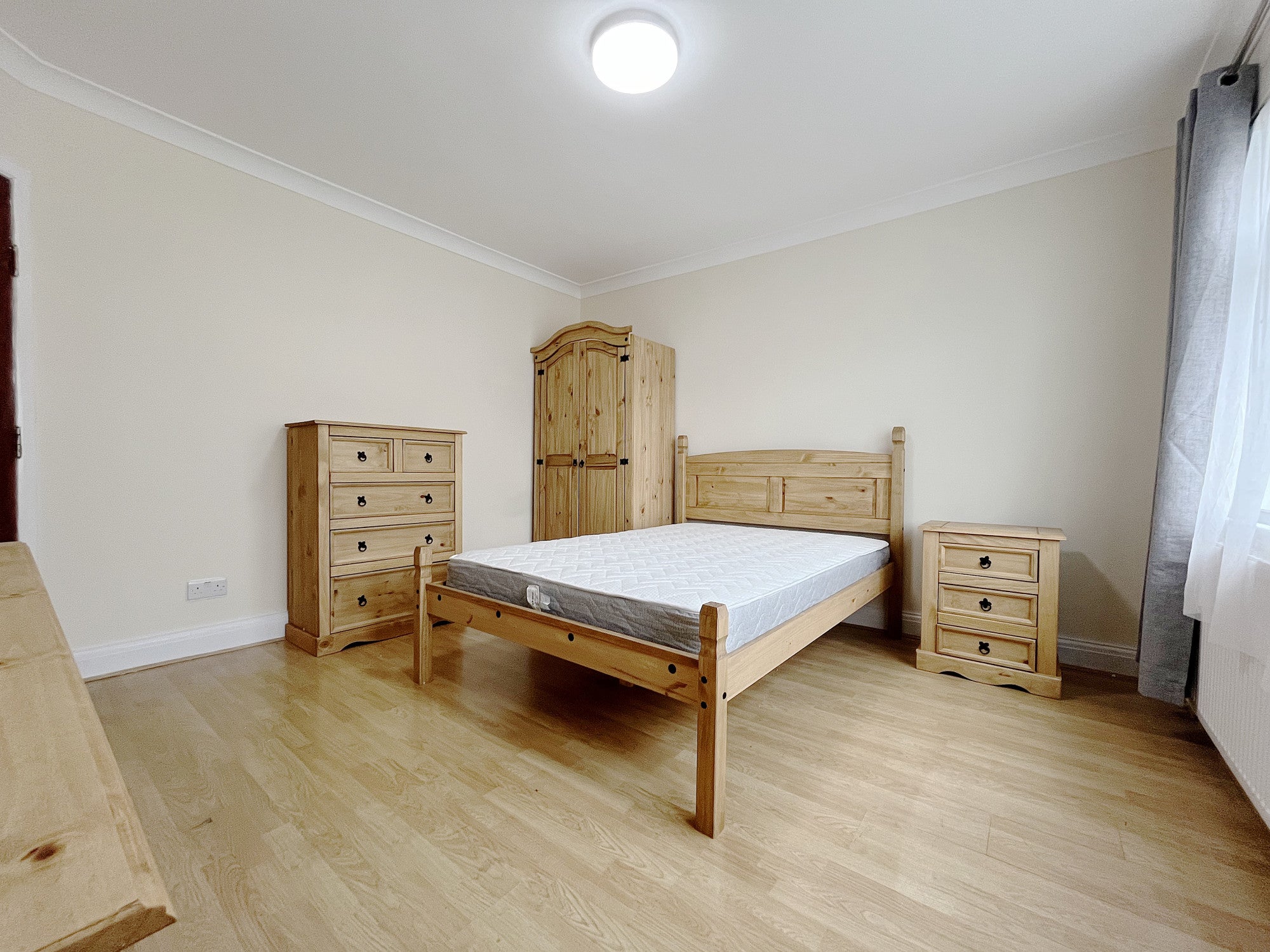 Flat Summerhouse Lane in London