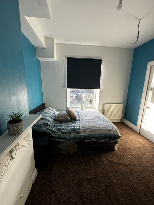 Room Highfield Lane in Bradford