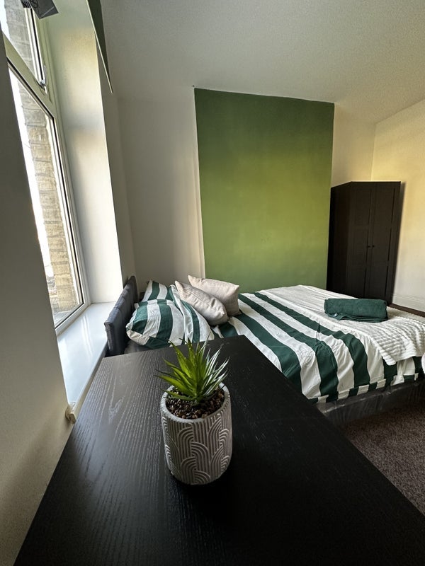 Room Highfield Lane in Bradford