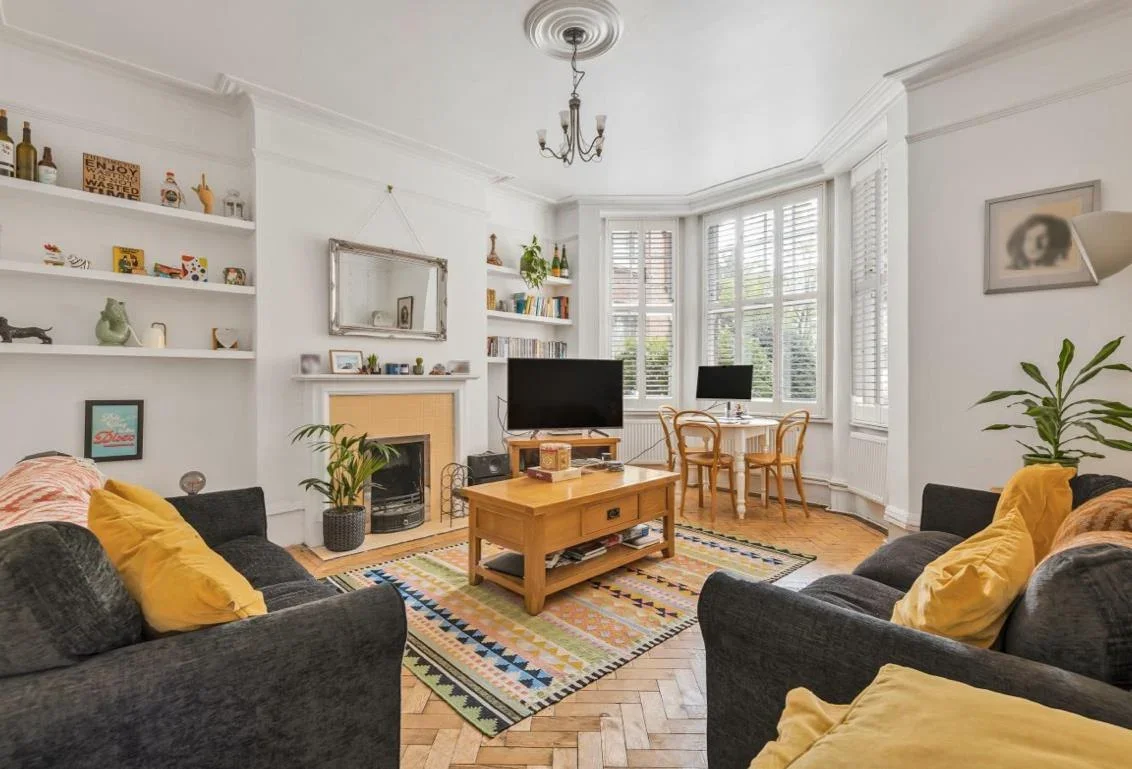 Flat Sutton Court in Greater London