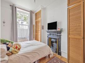 Flat Sutton Court in Greater London