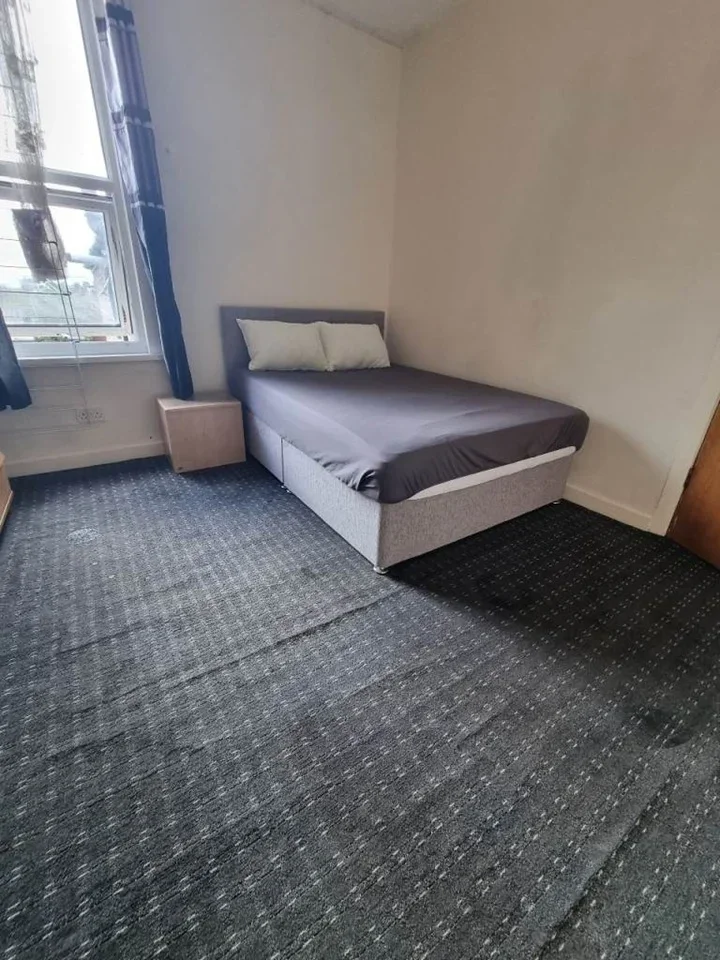 Room Plashet Road in Greater London