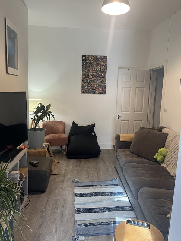 Room Rhymney Street in Cardiff