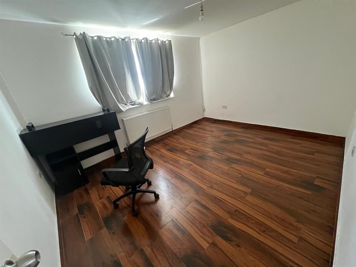 Flat Connaught Close in Greater London