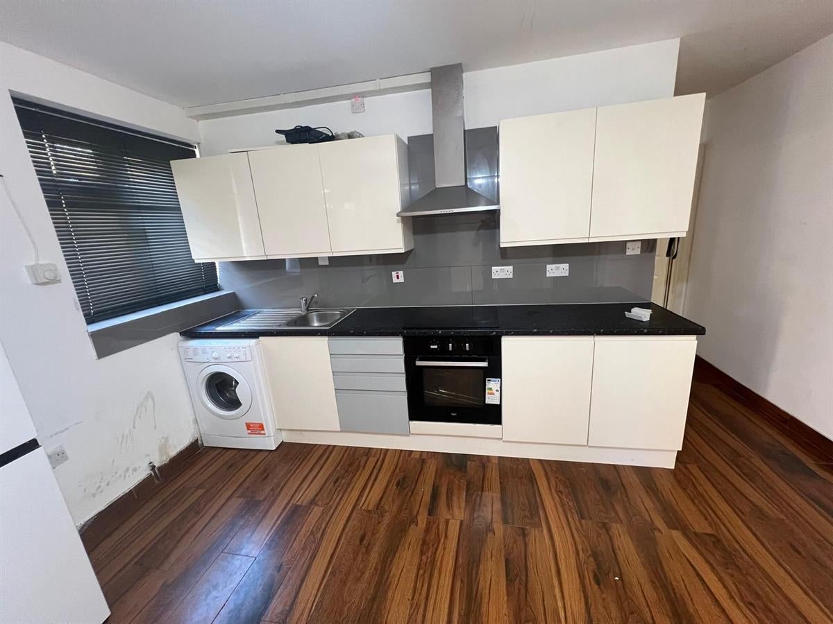 Flat Connaught Close in Greater London
