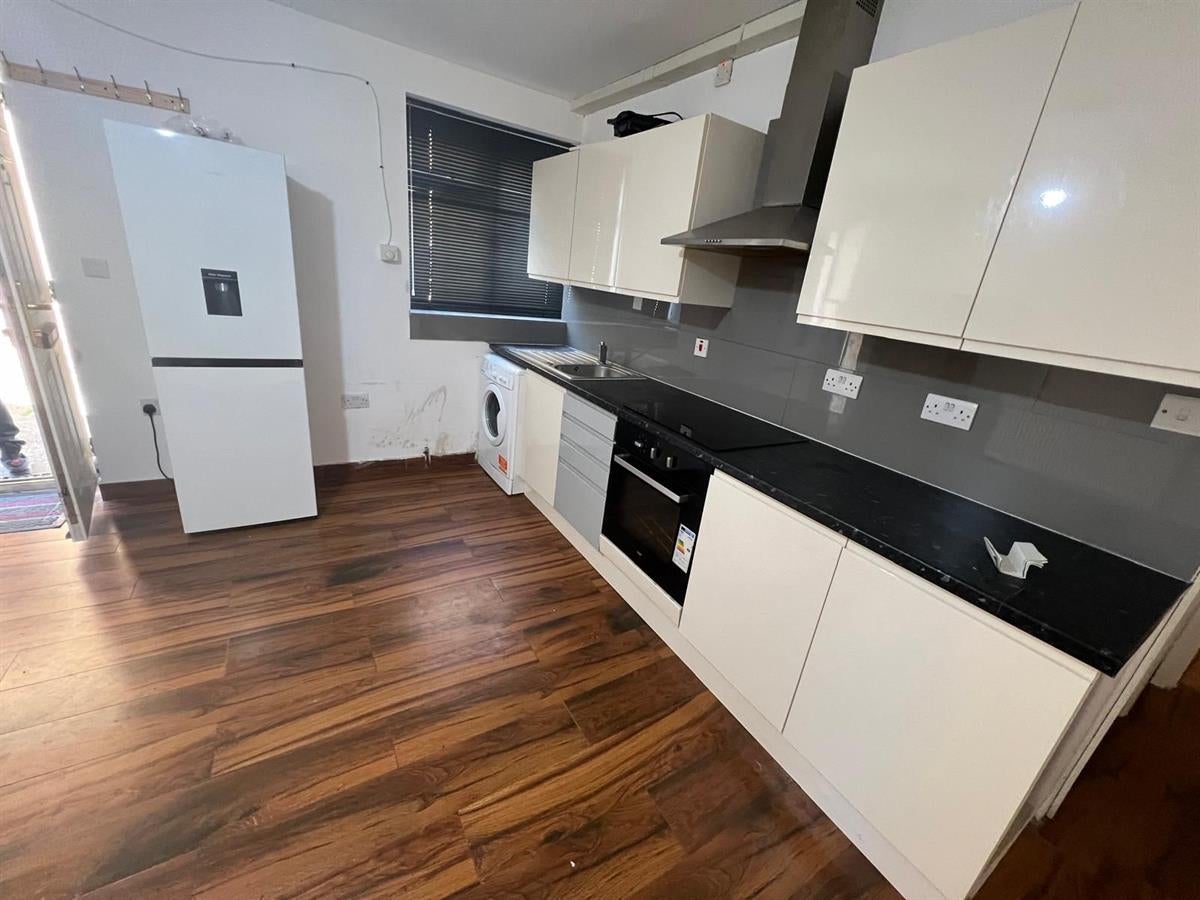 Flat Connaught Close in Greater London