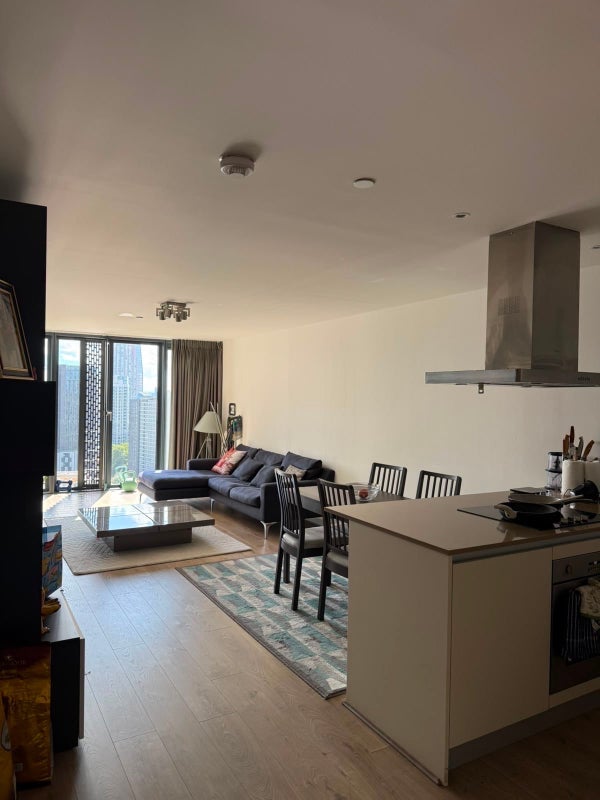 Room Station Street in Greater London