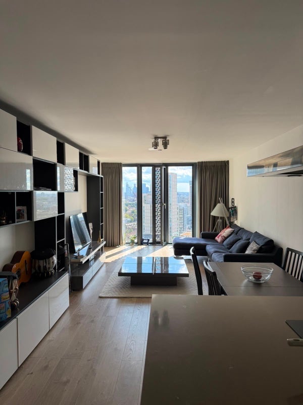 Room Station Street in Greater London