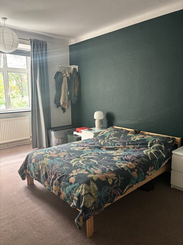 Room Foxgrove Avenue in Greater London