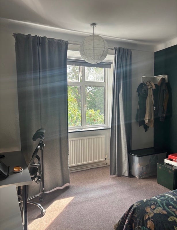 Room Foxgrove Avenue in Greater London