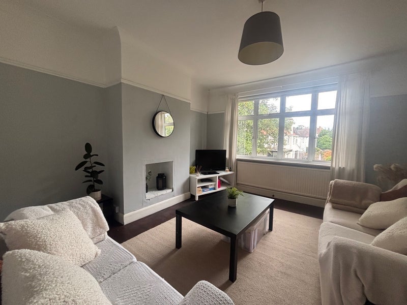 Room Foxgrove Avenue in Greater London