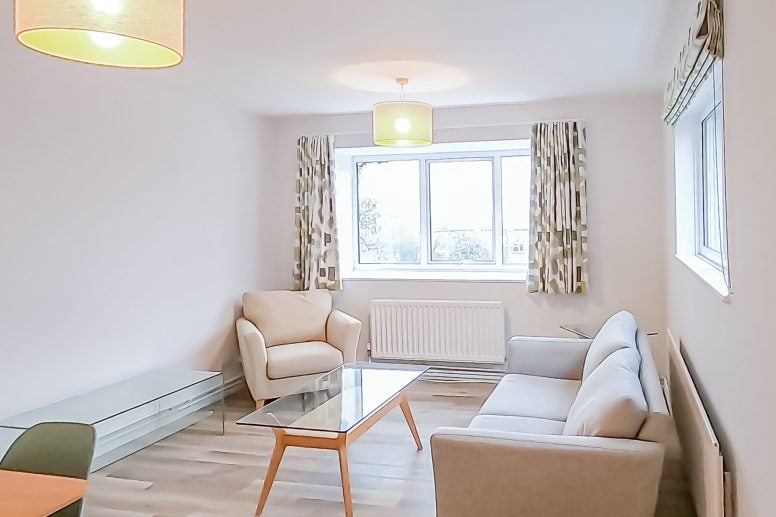 Flat Girdlestone Close in Oxford