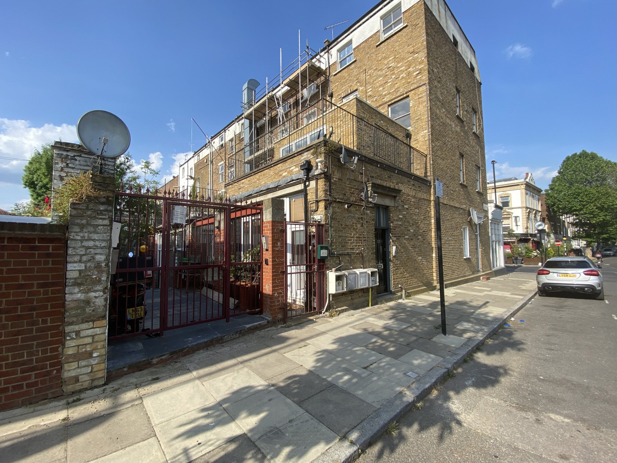 Flat Edward Square in Greater London