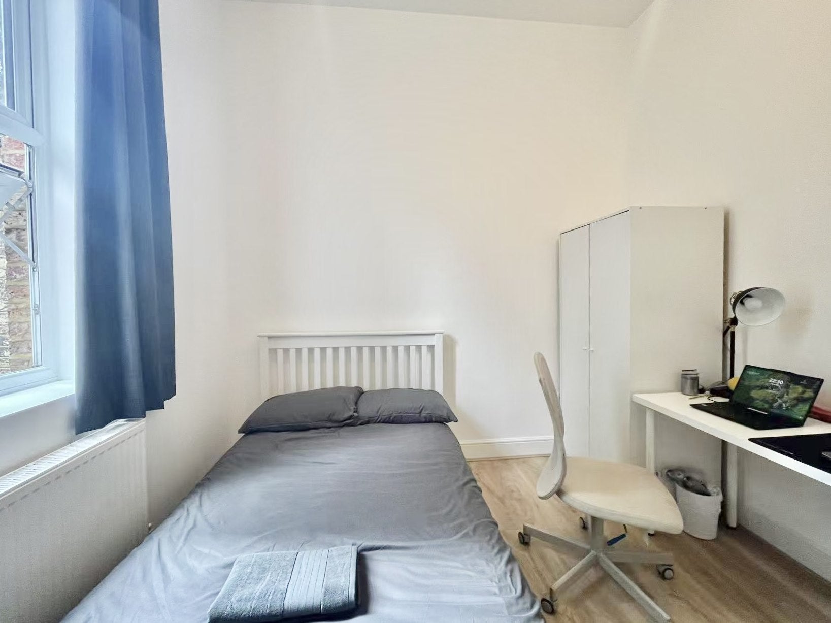 Room Eversholt Street in Greater London
