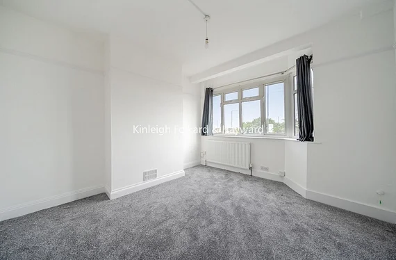 Flat Burnham Road in Dartford