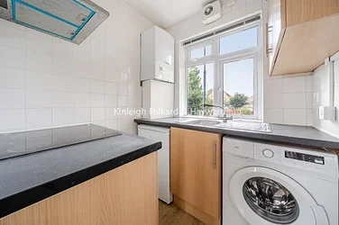 Flat Burnham Road in Dartford