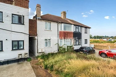 Flat Burnham Road in Dartford